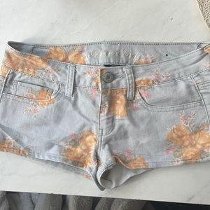 American Eagle pattern shorts